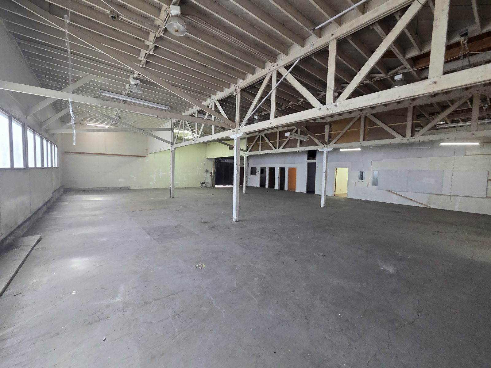Bell / HP Warehouse & Retail — property photo