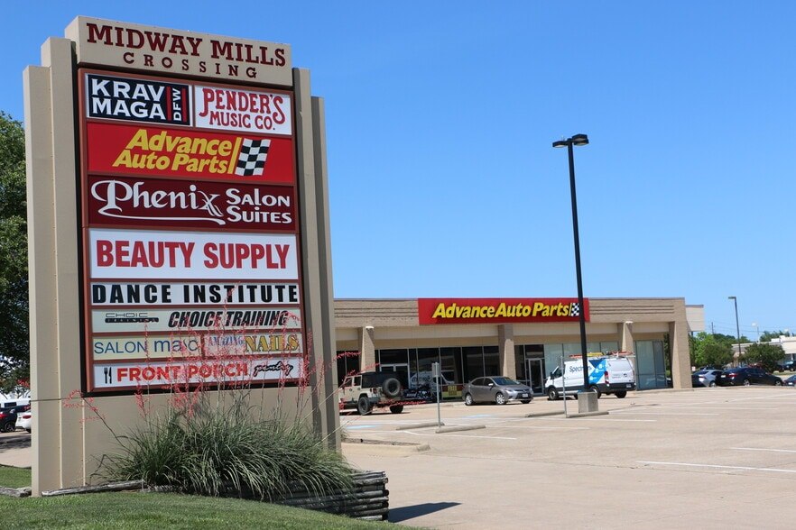 Commercial property listing photo in Carrollton, TX