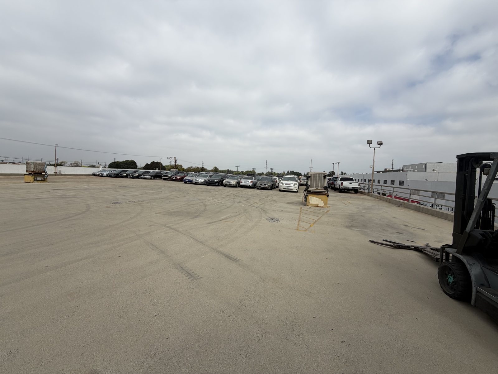South Gate Rooftop Parking — property photo