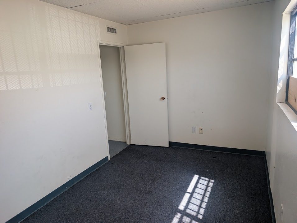 Unit 109 — photo 3